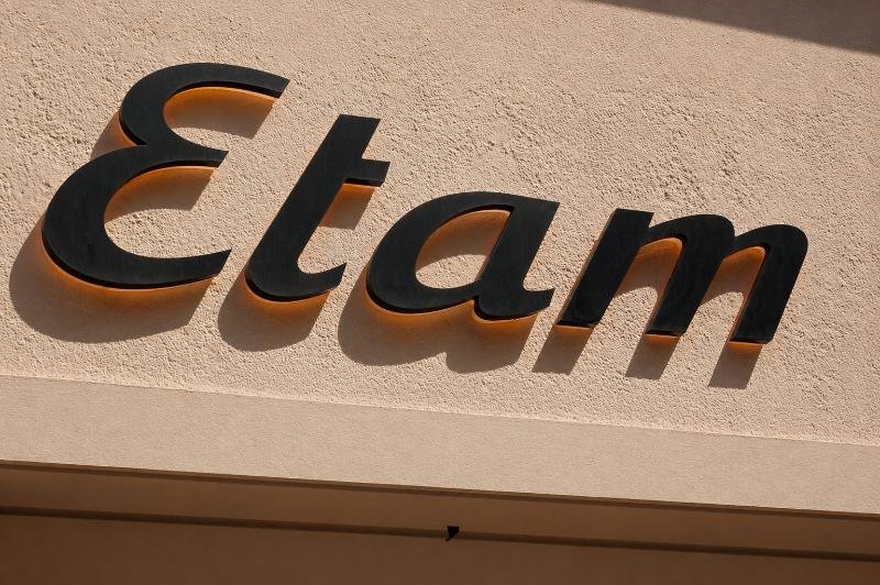 Enseigne de boutique · Etam
