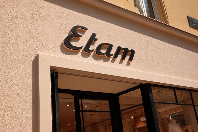 Enseigne de boutique · Etam