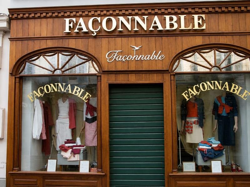 Enseigne en lettres découpées · Façonnable