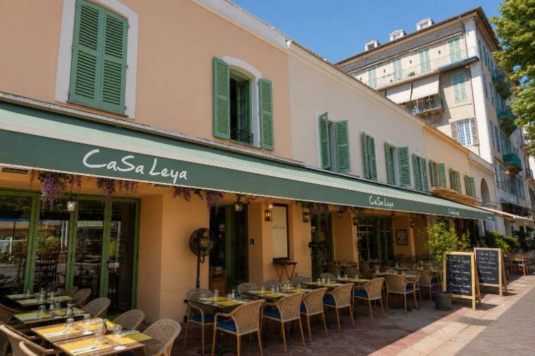 Store banne avec lambrequin personnalisé — Casa Leya