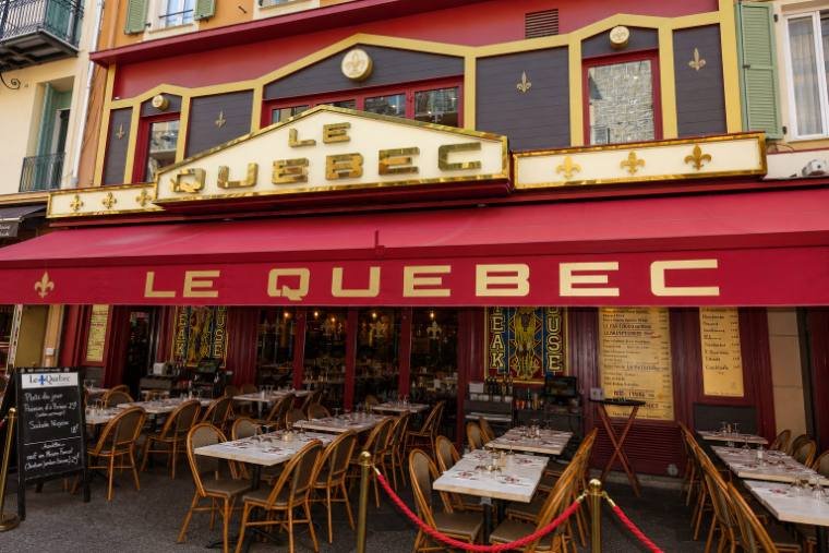 Store banne sur-mesure — Le Québec