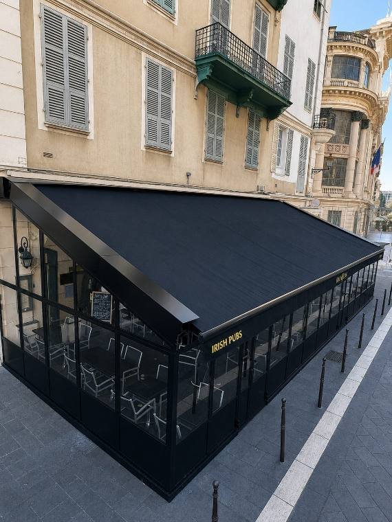 Fermeture de terrasse · Manolans