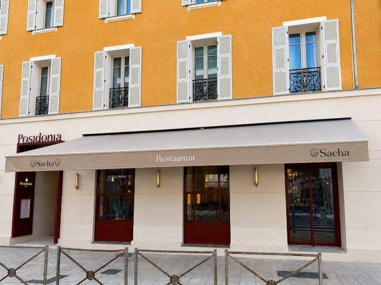 Store et lambrequin · Hôtel Posidonia