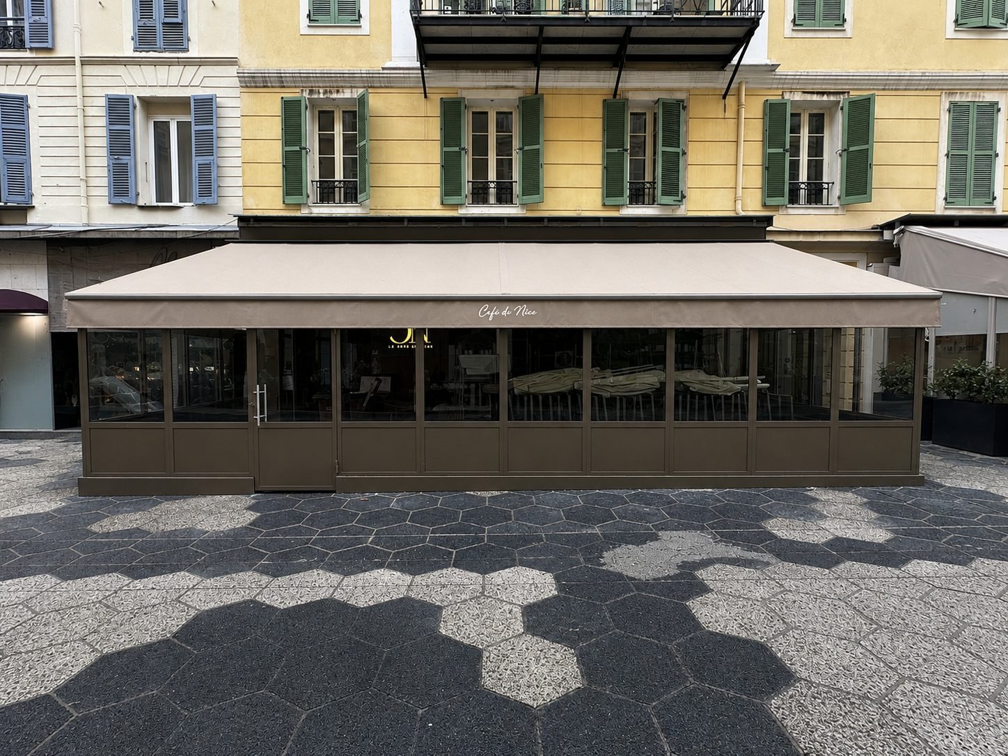 Fermeture de terrasse du Café de Nice