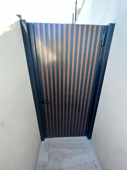 Portail en aluminium anthracite sur mesure
