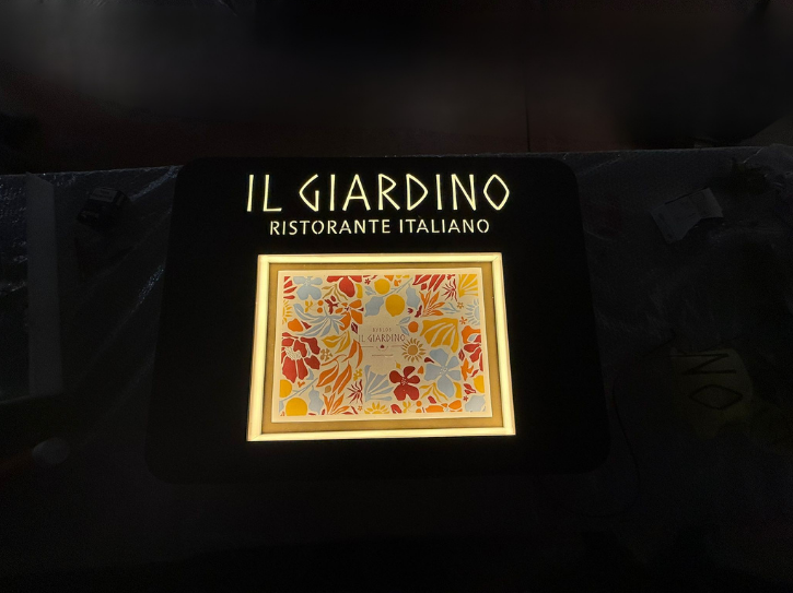 Porte-menu lumineux sur mesure pour un restaurant