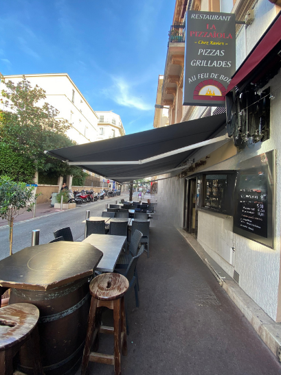 Store banne de la brasserie Magenta